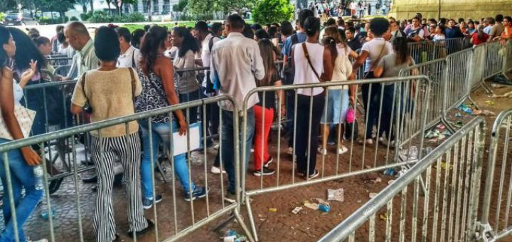 Fila de desempregados em SP - Foto: CUT